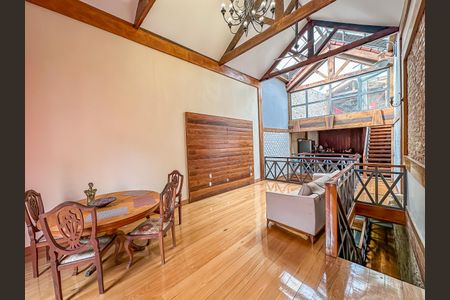 Casa à venda com 300m², 2 quartos e sem vaga Casa à venda com 300m², 2 quartos e sem vagaSala