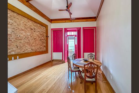 Casa à venda com 300m², 2 quartos e sem vaga Casa à venda com 300m², 2 quartos e sem vagaSala