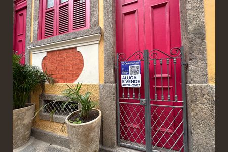 Casa à venda com 300m², 2 quartos e sem vaga Casa à venda com 300m², 2 quartos e sem vagaPlaca