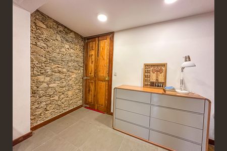 Casa à venda com 300m², 2 quartos e sem vaga Casa à venda com 300m², 2 quartos e sem vagaSuíte 2