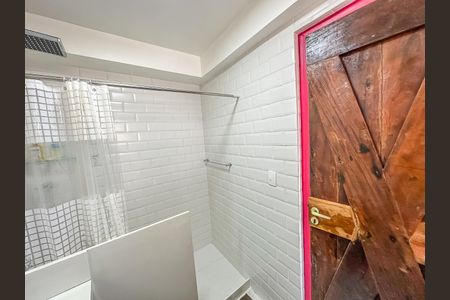 Casa à venda com 300m², 2 quartos e sem vaga Casa à venda com 300m², 2 quartos e sem vagaBanheiro Suíte 1