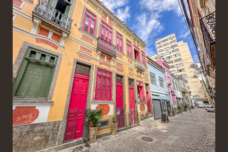 Casa à venda com 300m², 2 quartos e sem vaga Casa à venda com 300m², 2 quartos e sem vagaFachada