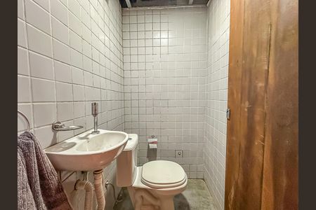 Casa à venda com 300m², 2 quartos e sem vaga Casa à venda com 300m², 2 quartos e sem vagaBanheiro 1