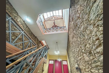 Casa à venda com 300m², 2 quartos e sem vaga Casa à venda com 300m², 2 quartos e sem vagaEscada