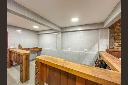 Casa à venda com 300m², 2 quartos e sem vaga Casa à venda com 300m², 2 quartos e sem vagaCozinha