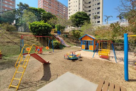 Apartamento à venda com 360m², 3 quartos e 2 vagasÁrea comum - Playground