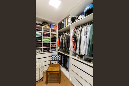 Apartamento à venda com 134m², 2 quartos e 2 vagasCloset da suíte 2