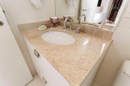 Apartamento à venda com 134m², 2 quartos e 2 vagasBanheiro da Suíte 2