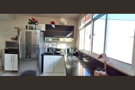 Casa à venda com 259m², 4 quartos e 2 vagasCozinha