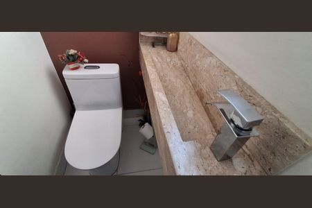 Casa à venda com 259m², 4 quartos e 2 vagasLavabo