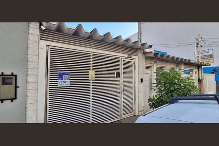 Casa à venda com 259m², 4 quartos e 2 vagasFachada