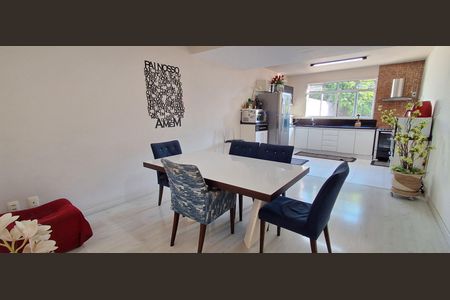 Casa à venda com 259m², 4 quartos e 2 vagasCopa