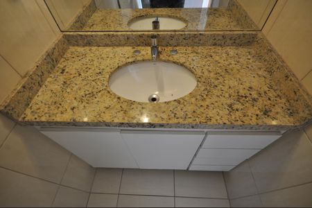 Casa à venda com 79m², 2 quartos e 2 vagasBanheiro da Suíte 2