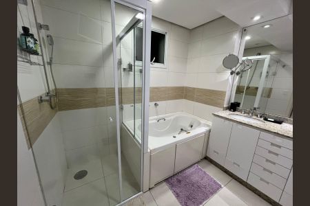Apartamento à venda com 156m², 3 quartos e 3 vagasBanheiro da Suíte 1