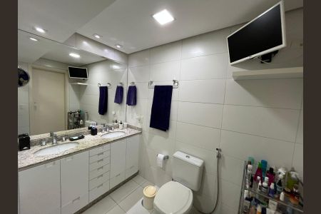 Apartamento à venda com 156m², 3 quartos e 3 vagasBanheiro da Suíte 1