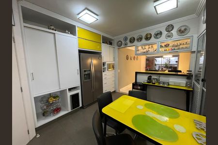 Apartamento à venda com 156m², 3 quartos e 3 vagasCozinha