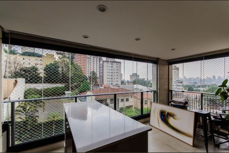 Apartamento à venda com 135m², 3 quartos e 3 vagasVaranda
