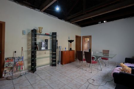 Casa para alugar com 1000m², 2 quartos e 15 vagasSala