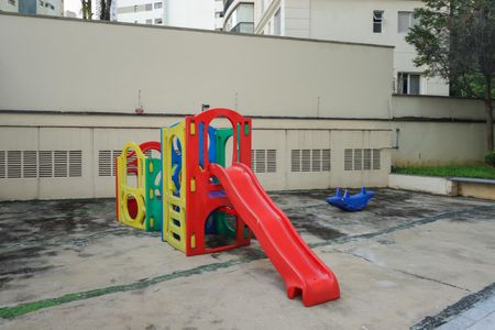 Apartamento para alugar com 80m², 2 quartos e 2 vagasÁrea comum - Playground