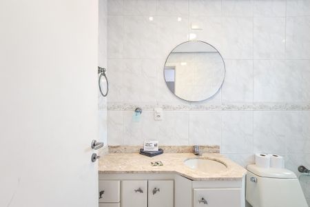 Apartamento para alugar com 130m², 3 quartos e 2 vagas Apartamento para alugar com 130m², 3 quartos e 2 vagasBanheiro da Suíte 2