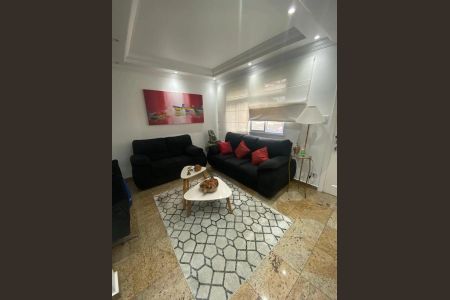 Casa de condomínio à venda com 225m², 4 quartos e 2 vagasSala