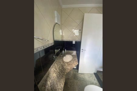 Casa de condomínio à venda com 225m², 4 quartos e 2 vagasBanheiro 