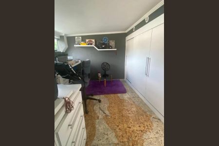 Casa de condomínio à venda com 225m², 4 quartos e 2 vagasQuarto 