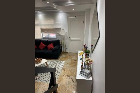 Casa de condomínio à venda com 225m², 4 quartos e 2 vagasSala