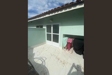 Casa de condomínio à venda com 225m², 4 quartos e 2 vagasQuintal 
