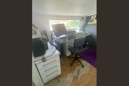 Casa de condomínio à venda com 225m², 4 quartos e 2 vagasQuarto 