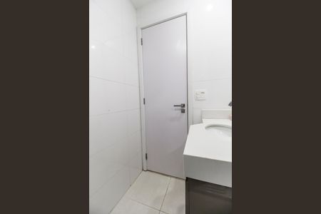 Apartamento à venda com 74m², 2 quartos e 2 vagasBanheiro da Suíte