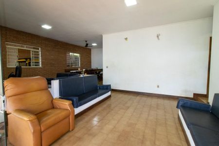 Casa para alugar com 2250m², 5 quartos e 6 vagasSala