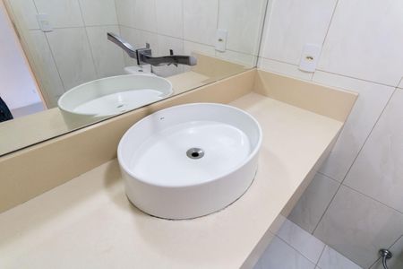 Casa para alugar com 240m², 2 quartos e 2 vagasBanheiro Social