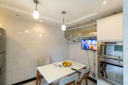 Casa para alugar com 240m², 2 quartos e 2 vagasCozinha