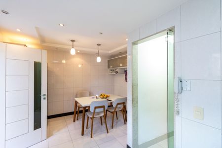 Casa para alugar com 240m², 2 quartos e 2 vagasCozinha