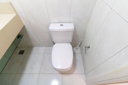 Casa para alugar com 240m², 2 quartos e 2 vagasBanheiro Social