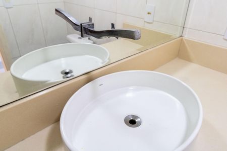 Casa para alugar com 240m², 2 quartos e 2 vagasBanheiro Social