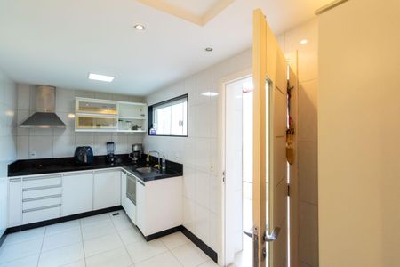 Casa para alugar com 240m², 2 quartos e 2 vagasCozinha