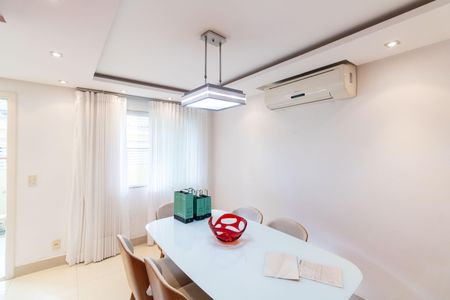 Casa para alugar com 240m², 2 quartos e 2 vagasSala