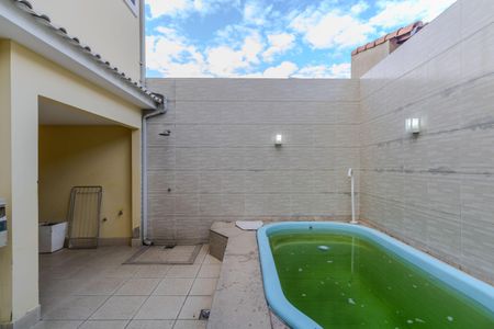 Casa para alugar com 240m², 2 quartos e 2 vagasQuintal