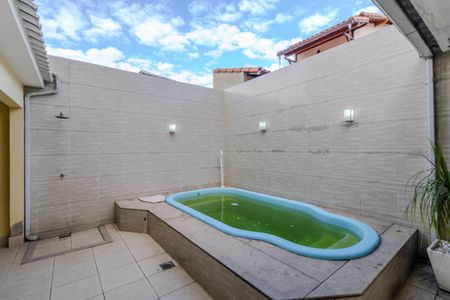 Casa para alugar com 240m², 2 quartos e 2 vagasQuintal
