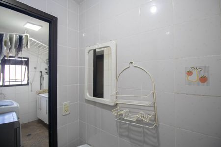 Apartamento à venda com 271m², 3 quartos e 4 vagas Apartamento à venda com 271m², 3 quartos e 4 vagasBanheiro de serviço