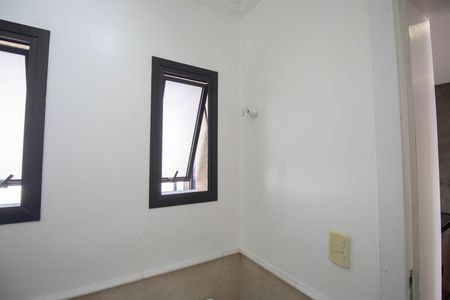 Apartamento à venda com 271m², 3 quartos e 4 vagas Apartamento à venda com 271m², 3 quartos e 4 vagasLavabo 1