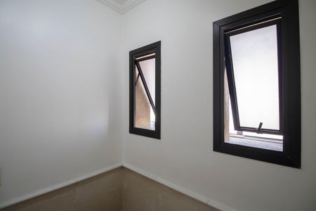 Apartamento à venda com 271m², 3 quartos e 4 vagas Apartamento à venda com 271m², 3 quartos e 4 vagasLavabo 1