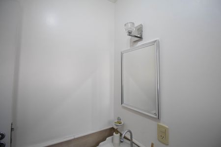 Apartamento à venda com 271m², 3 quartos e 4 vagas Apartamento à venda com 271m², 3 quartos e 4 vagasLavabo 1