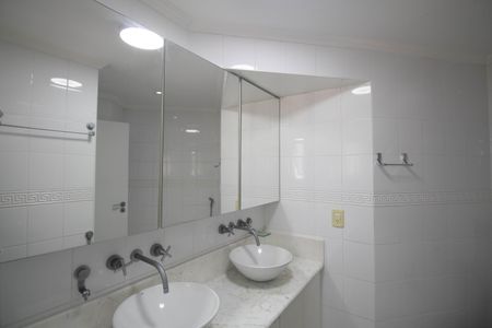 Apartamento à venda com 271m², 3 quartos e 4 vagas Apartamento à venda com 271m², 3 quartos e 4 vagasBanheiro da Suíte 3