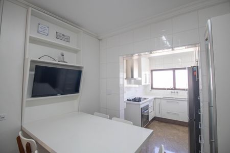 Apartamento à venda com 271m², 3 quartos e 4 vagas Apartamento à venda com 271m², 3 quartos e 4 vagasCopa 2