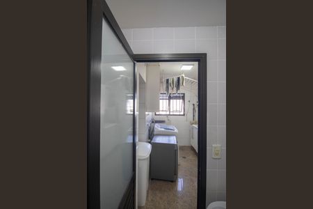 Apartamento à venda com 271m², 3 quartos e 4 vagas Apartamento à venda com 271m², 3 quartos e 4 vagasBanheiro de serviço