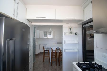 Apartamento à venda com 271m², 3 quartos e 4 vagas Apartamento à venda com 271m², 3 quartos e 4 vagasCozinha 2