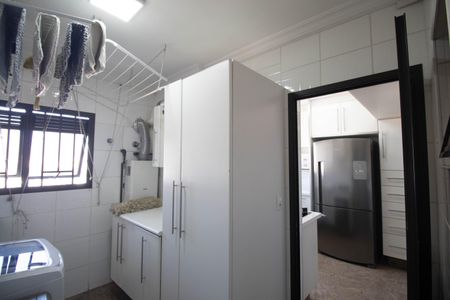Apartamento à venda com 271m², 3 quartos e 4 vagas Apartamento à venda com 271m², 3 quartos e 4 vagasÁrea de Serviço